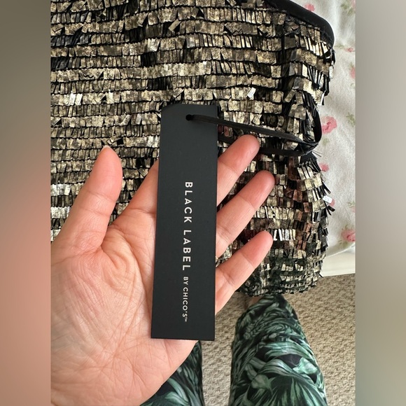 Chico’s Women’s Sheer Sleeveless Party Holiday Gold Sequin Tank top Sz 1 Med - Picture 4 of 8